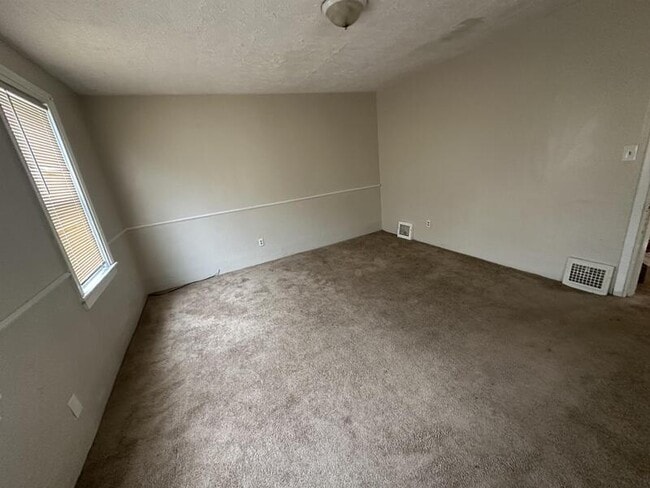 Building Photo - 3017 Nursery Ave