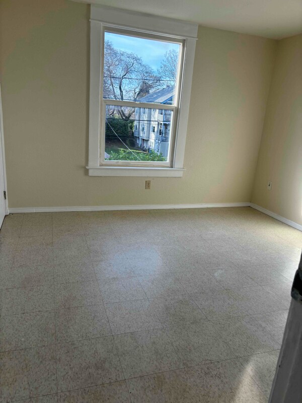 948 S Ainsworth Ave Unit D, WA 98405 Room for Rent in