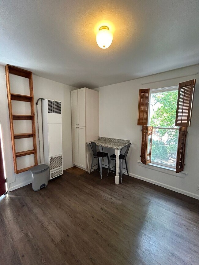 Foto del edificio - Studio for rent on the Hill - Available Now!