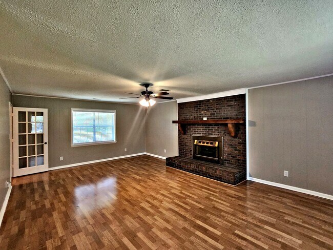 Building Photo - 3BR / 2 BA House - Decatur