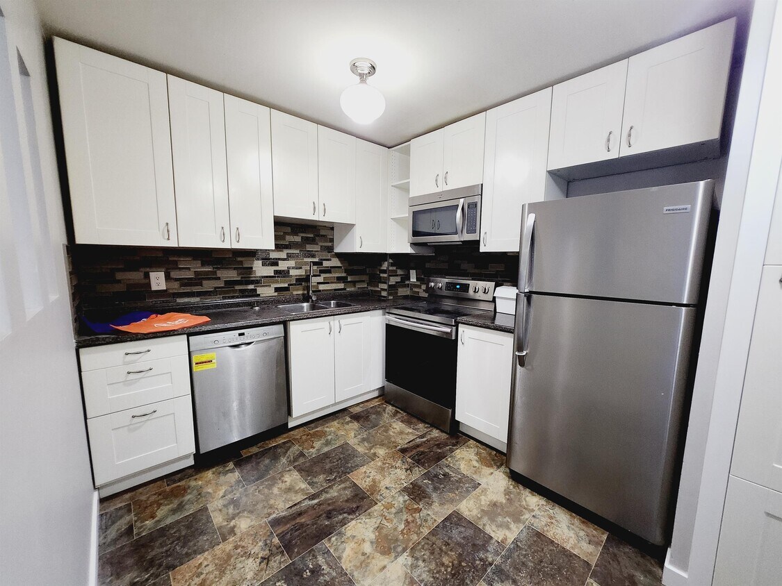 Primary Photo - 405 Willow Ct NW