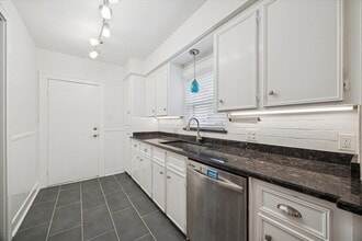 Building Photo - 1937 W McKinney St