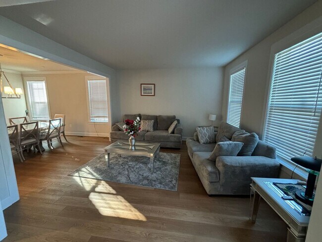 Building Photo - Beautiful 5 Bedroom Home in Cabin Branch!