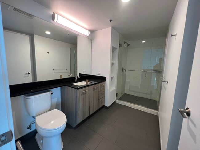 Foto del edificio - 1101 E Bayaud Ave