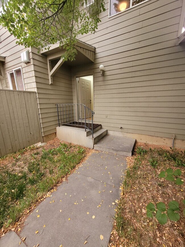 Building Photo - 6731 Hollister Dr