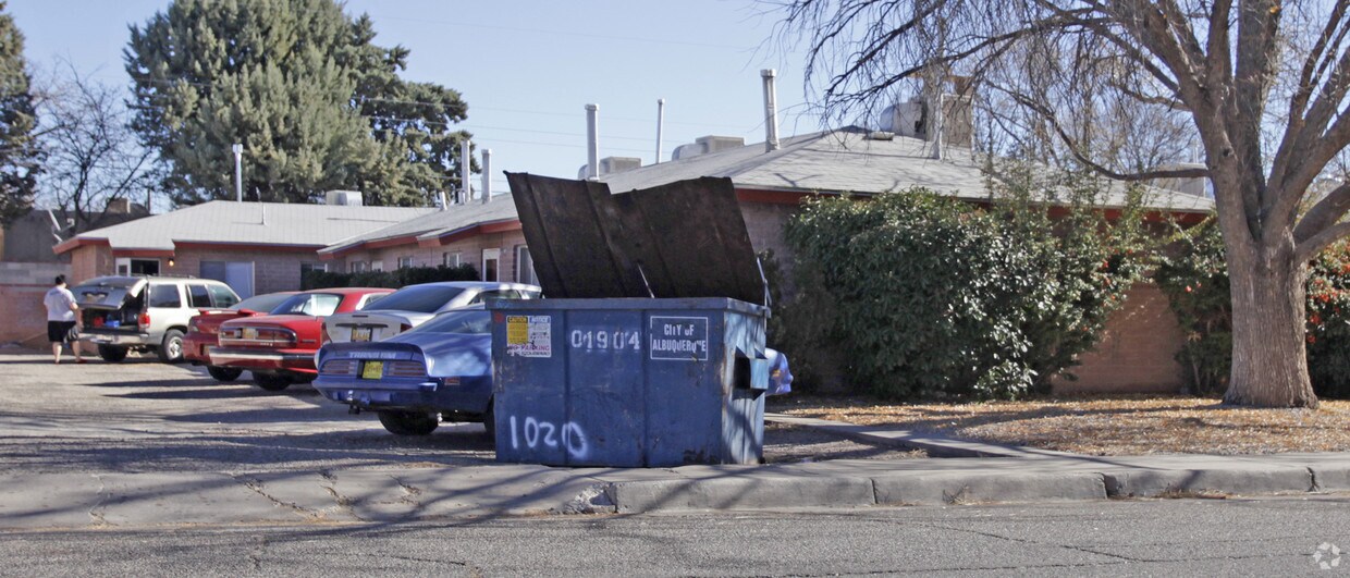 Building Photo - 1020 Madeira Dr SE