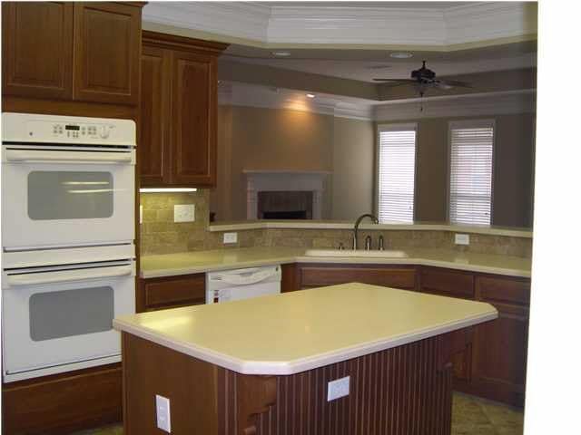 Building Photo - 943 Somerset Dr