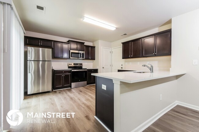 Building Photo - 4455 Oak Pointe Dr