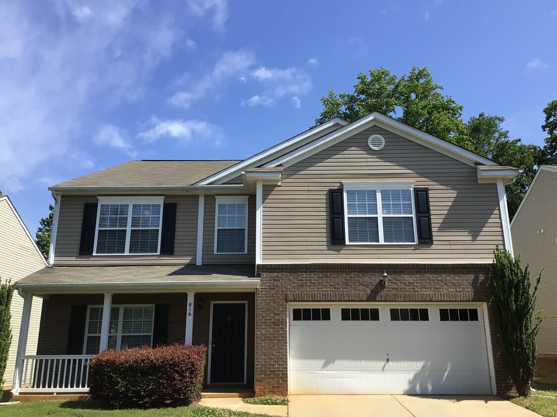 Foto principal - 816 Willow Creek Drive
