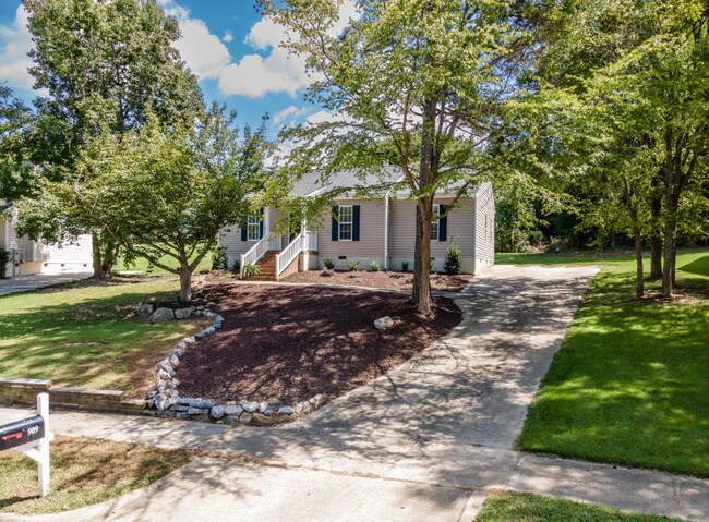 Building Photo - 909 Danley Ln