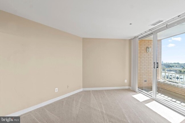 Building Photo - 100 Harborview Dr