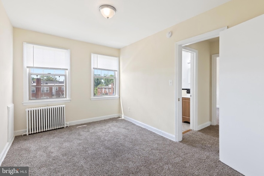 Primary Photo - 215 Oakwood St SE