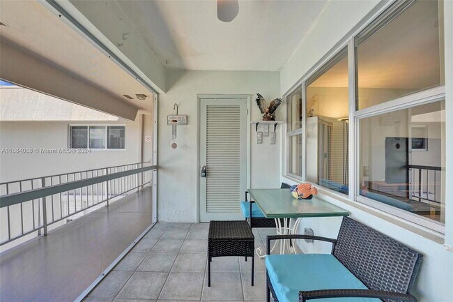 Building Photo - 300 Golden Isles Dr