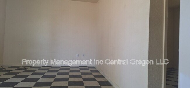Foto del edificio - 1707 N Highway 26