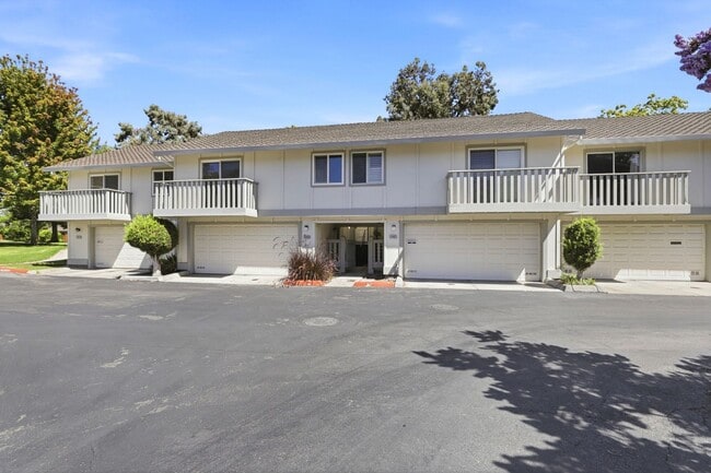 Building Photo - Northpoint Townhome