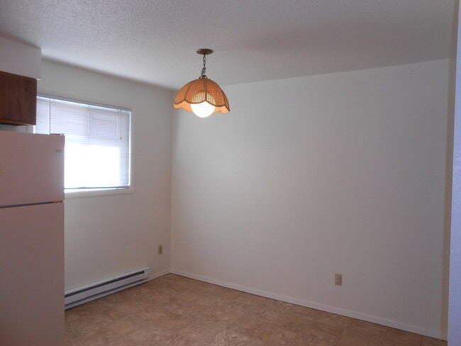 Building Photo - Cozy 2 Bed/1 Bath Apartment in North Lovel...