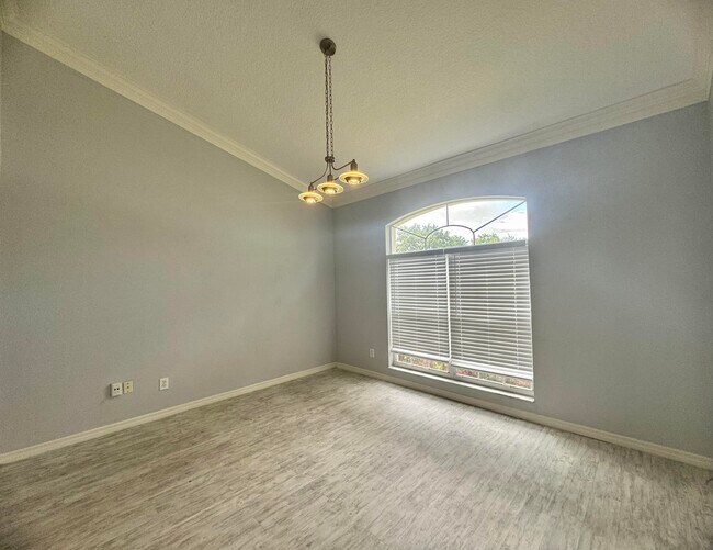 Building Photo - 2601 Englewood Dr
