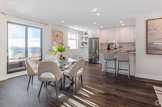 2 chambres, 1 salle de bain - 98 m² - Cuisine/Salle à manger - Marine Square East