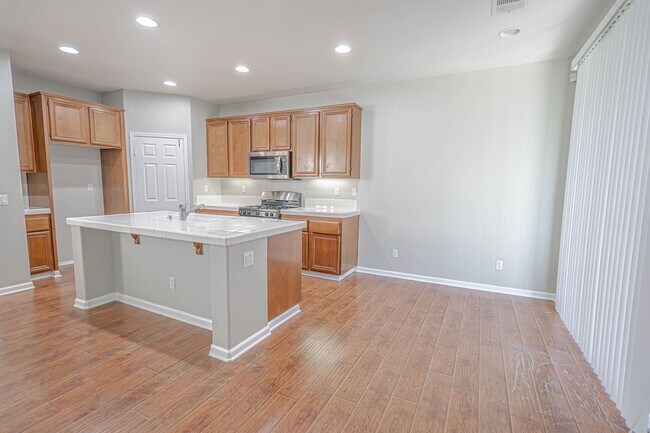 Foto del edificio - COMING SOON! Charming 4-Bedroom Single-Story Home in Lancaster!