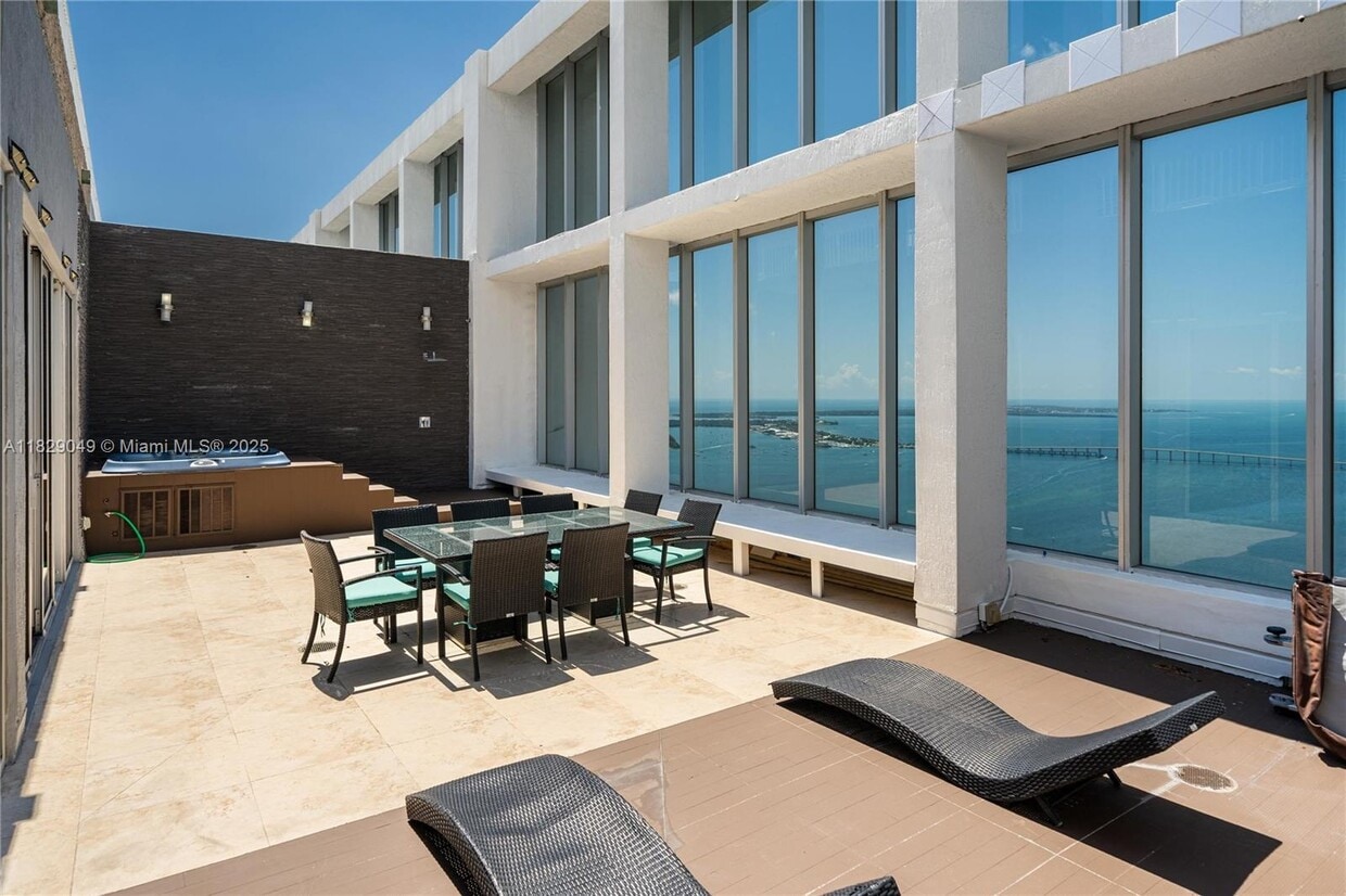 Primary Photo - 495 Brickell Ave