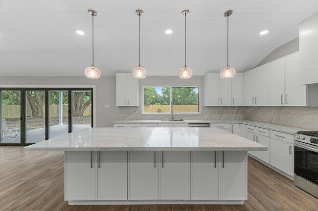 Building Photo - 8219 Wateka Cir