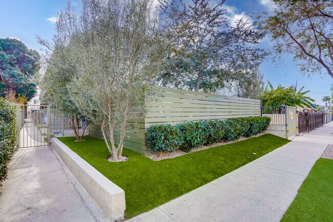 Foto del edificio - 1042 Leighton Ave