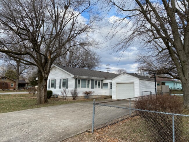 Building Photo - 500 E Seminole St