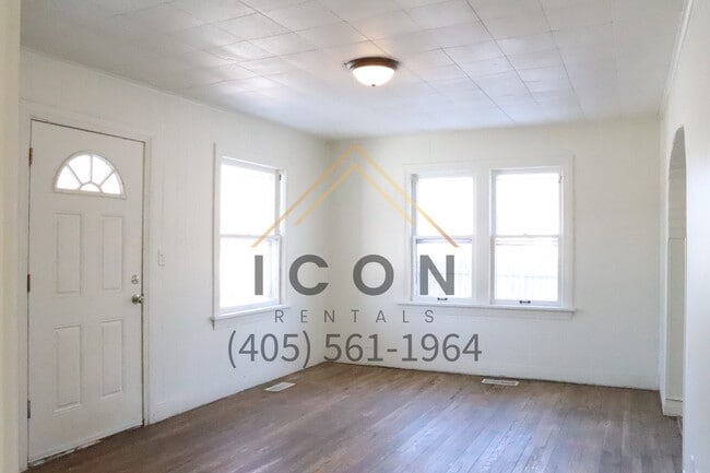 Building Photo - 146 N El Reno Ave