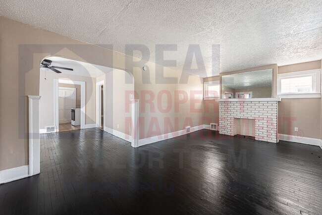 Foto del edificio - 15714 Huntmere Ave