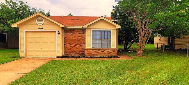 Foto del edificio - 2604 Woodlands Dr
