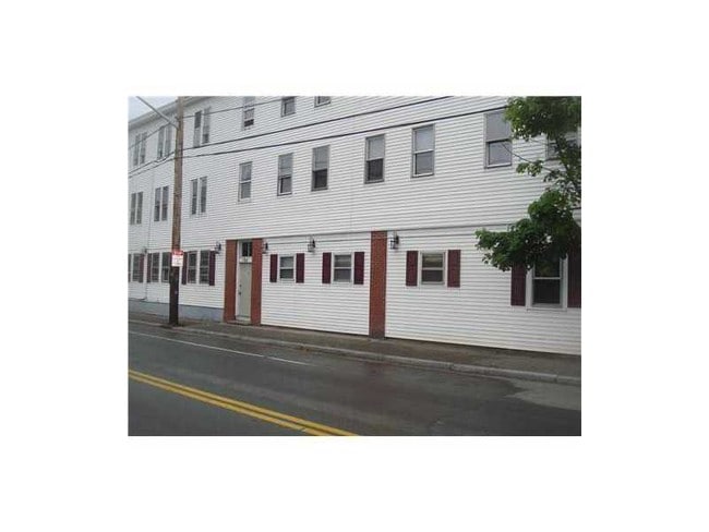 Building Photo - 195-201 Main St
