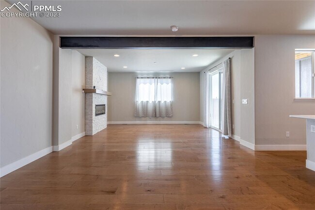 Foto del edificio - Like new Modern design! 3 bed, 4 bath, 2 c...