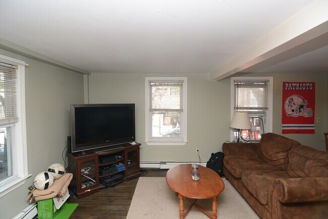 Foto del edificio - 348 W Broadway