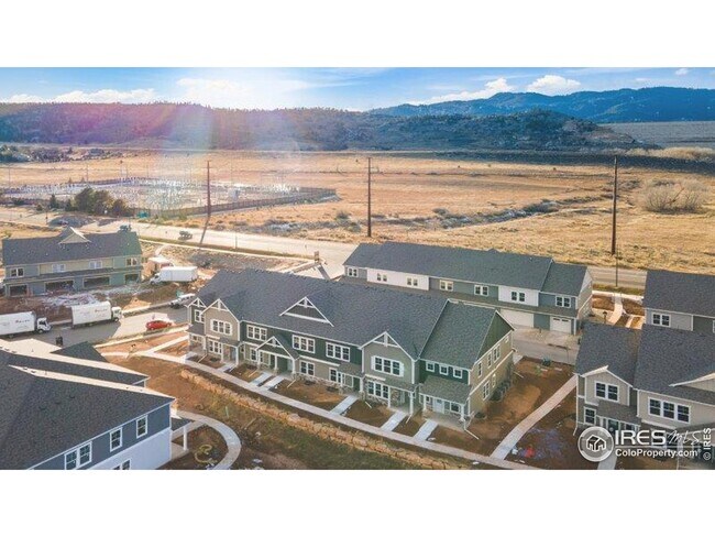 Building Photo - 2420 Ridge Top Dr
