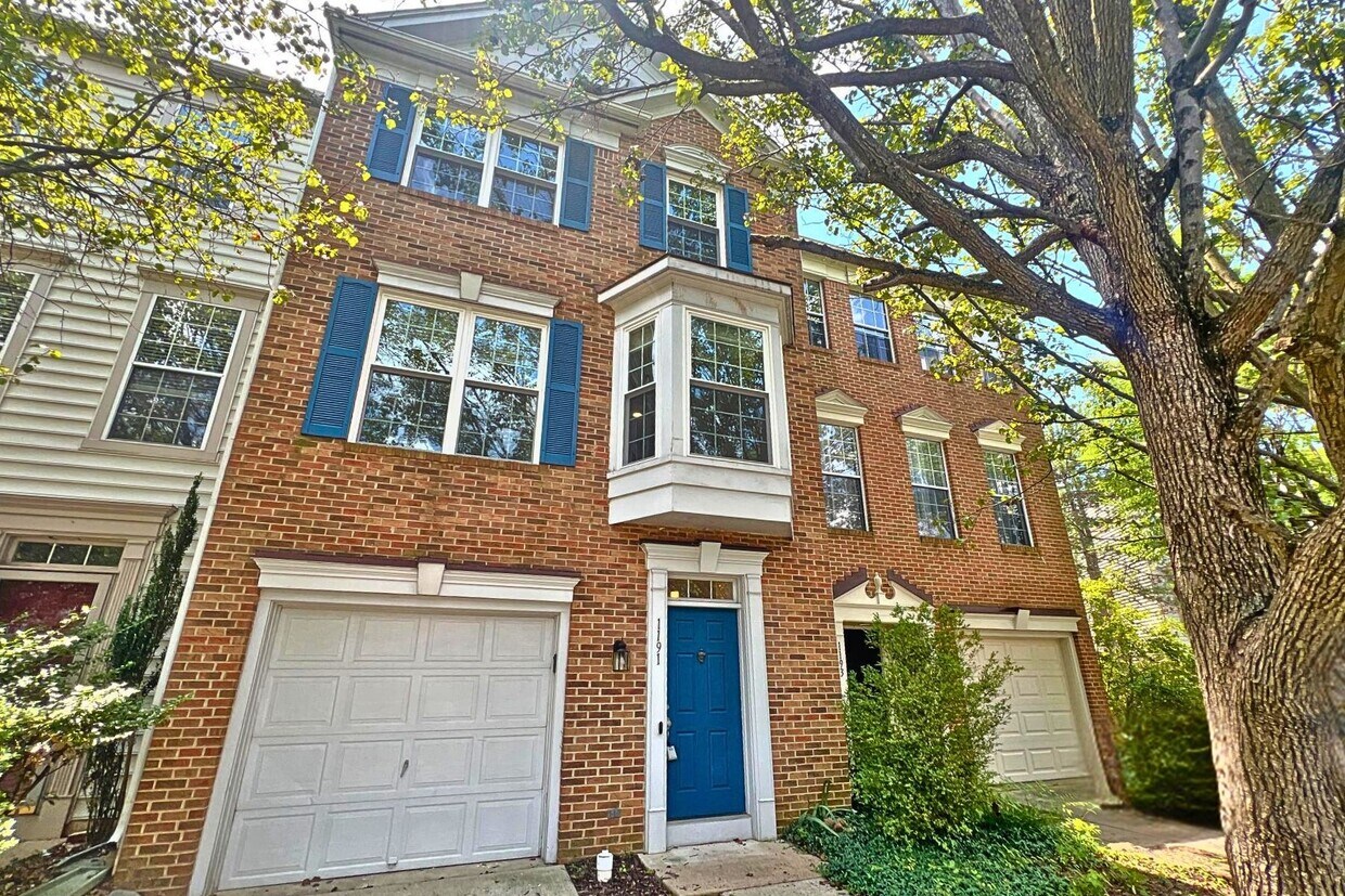 Primary Photo - 1191 Cypress Tree Pl
