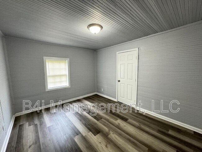 Building Photo - 129 Watts St