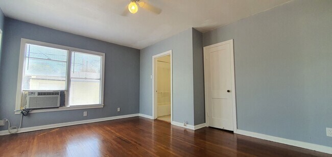 Foto del edificio - CHARMING and QUAINT 3 bedroom 1-1/2 bath d...