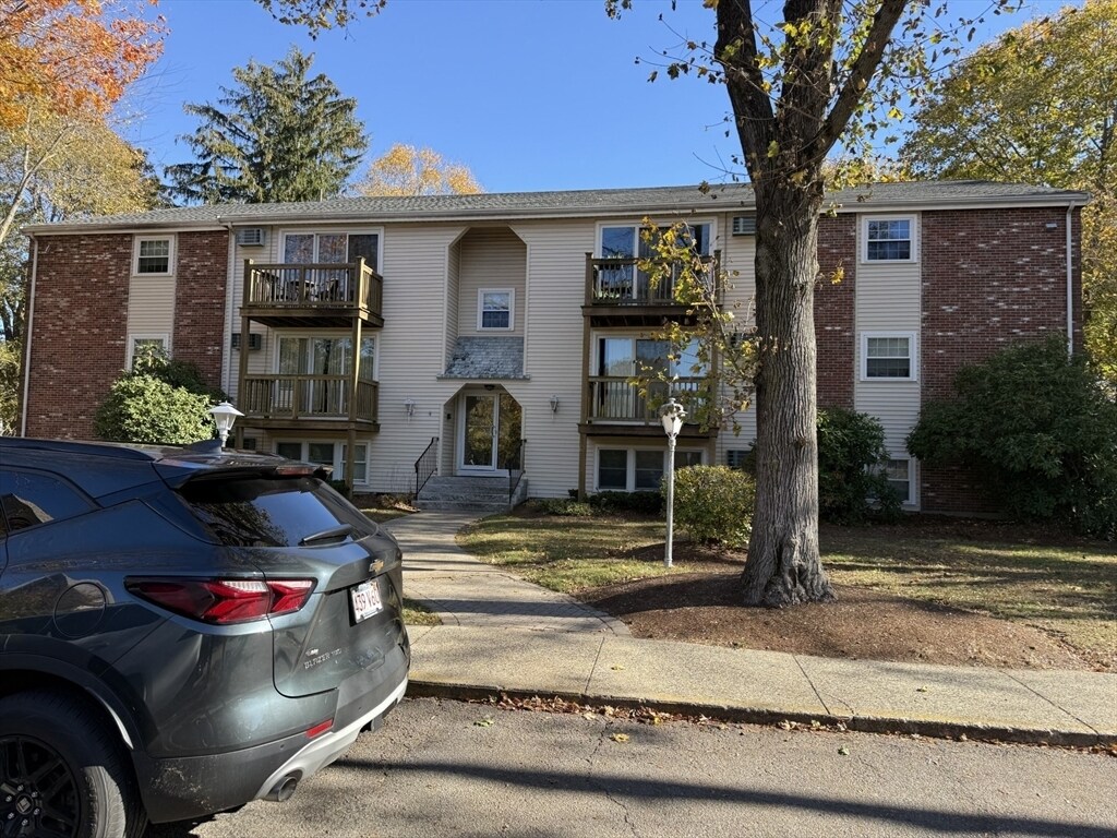 Primary Photo - 387 Adams St