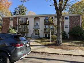 Building Photo - 387 Adams St