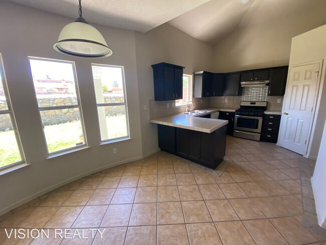 Building Photo - 3 br, 2.5 bath House - 7220 Desert Eagle Dr.