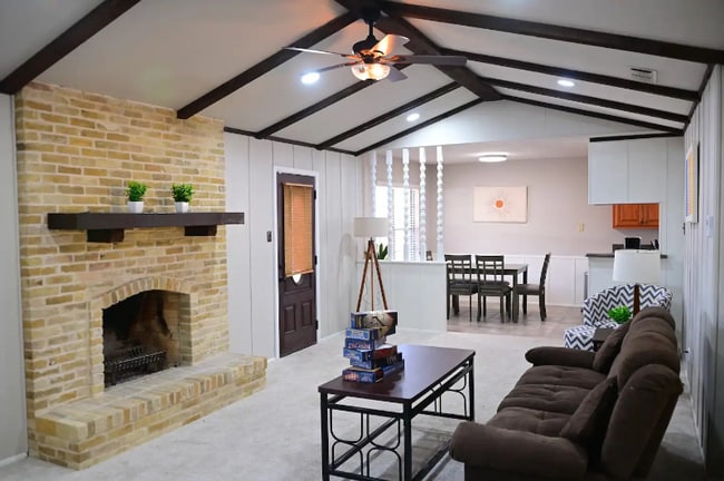 Building Photo - 611 Balboa Dr