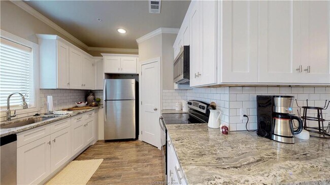 Foto del edificio - 4 Bed Northgate Townhome Pre-leasing for August Move In!