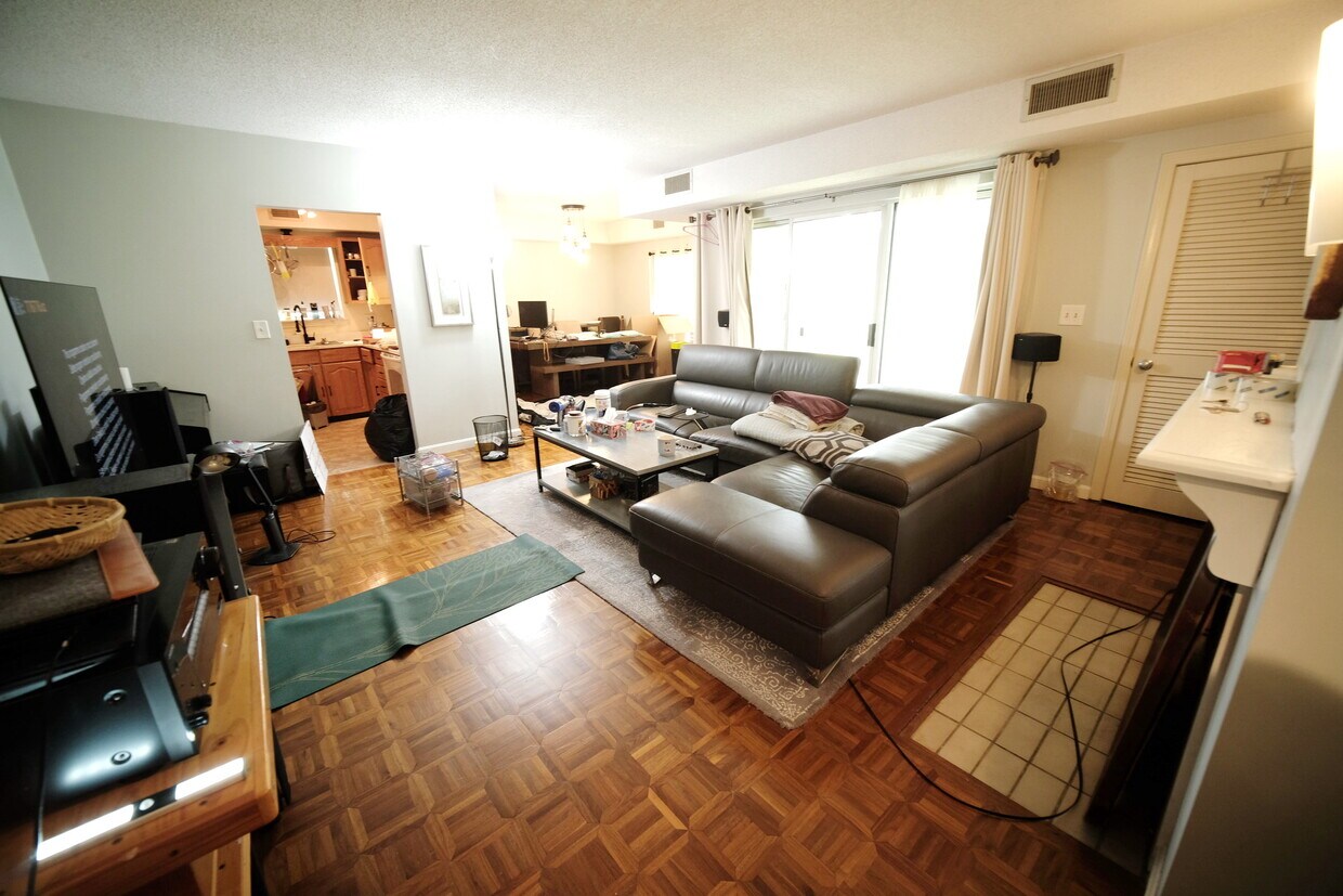 Primary Photo - 416 Grove St