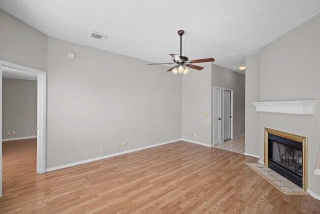 Building Photo - 7410 Crepe Myrtle Dr