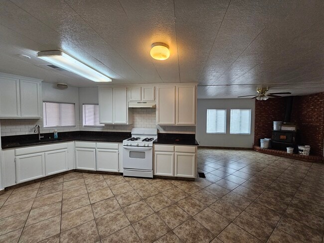 Foto del edificio - 2401 W Olive Ave