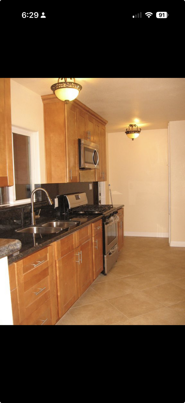 Foto del edificio - 1308 N Hollywood Way