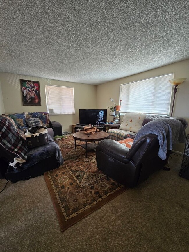 Building Photo - Duplex in Country setting! New paint and flooring!