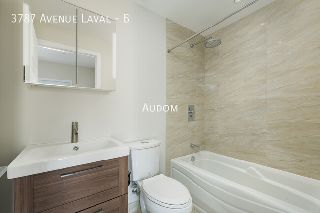 Building Photo - 3787 Av. Laval