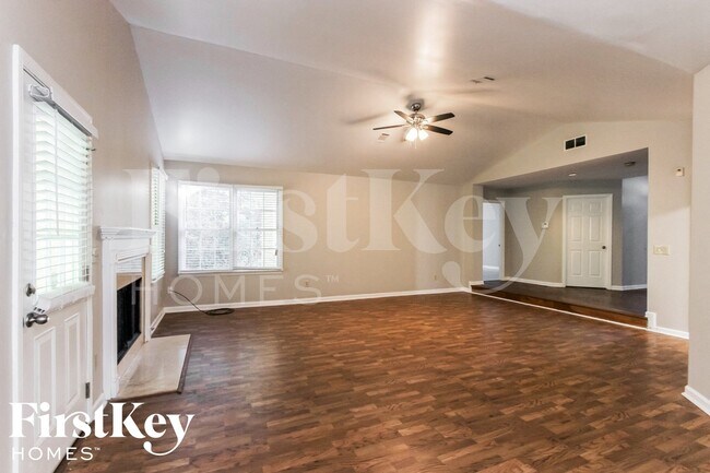 Foto del edificio - 594 Fortune Ridge Rd