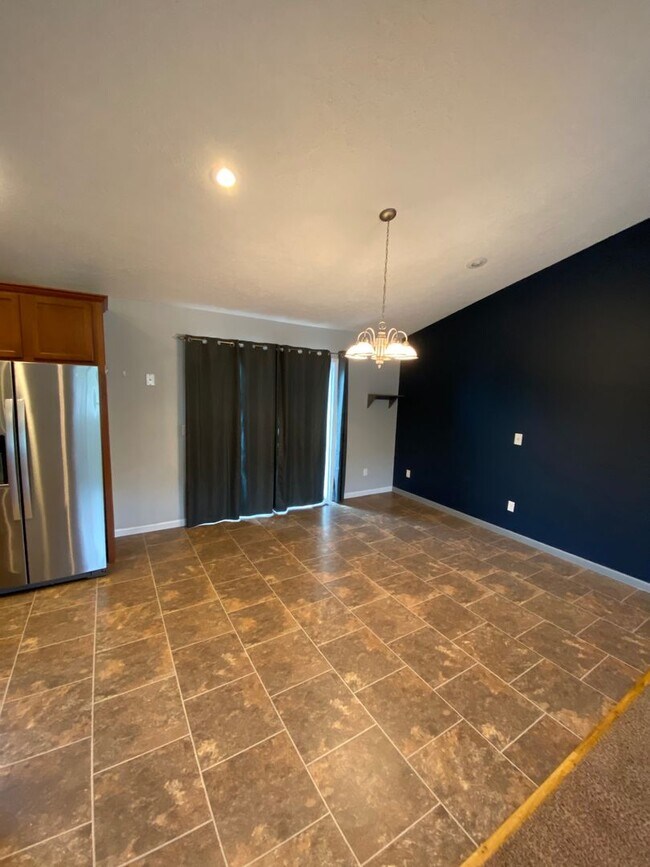Foto del edificio - Updated, 4 Bedroom, Split Level Home